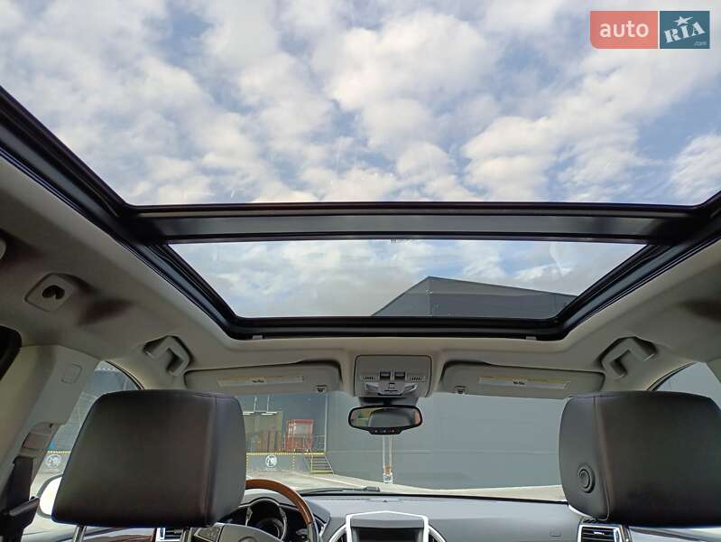 Позашляховик / Кросовер Cadillac SRX 2011 в Броварах