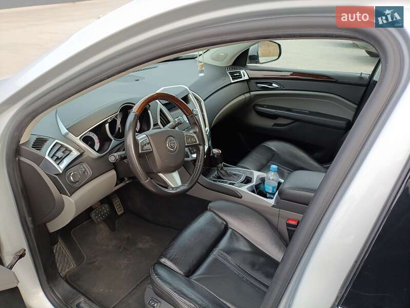 Позашляховик / Кросовер Cadillac SRX 2011 в Броварах