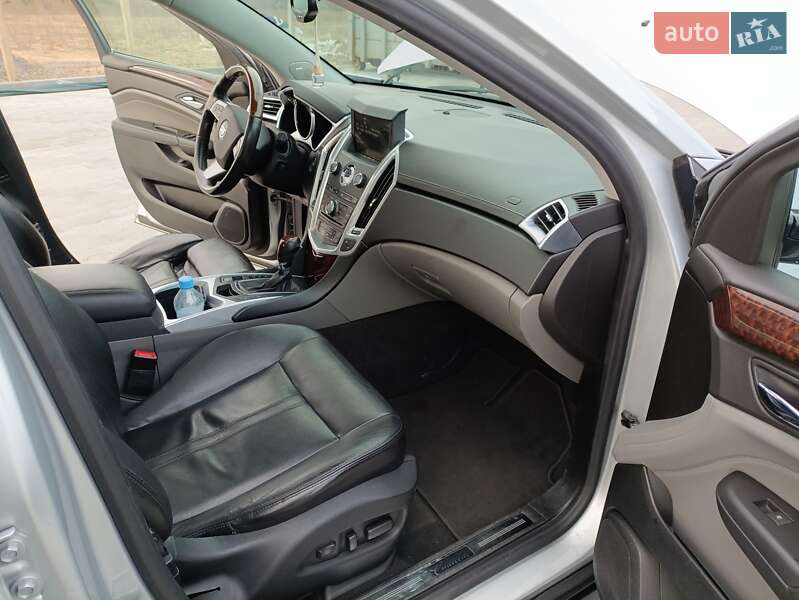 Позашляховик / Кросовер Cadillac SRX 2011 в Броварах