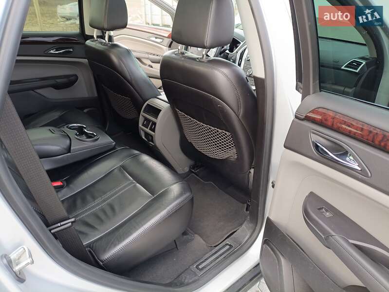 Позашляховик / Кросовер Cadillac SRX 2011 в Броварах