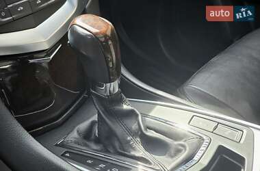 Позашляховик / Кросовер Cadillac SRX 2010 в 