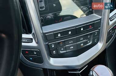 Позашляховик / Кросовер Cadillac SRX 2011 в 