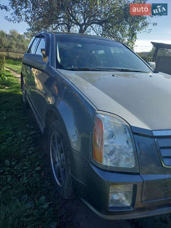 Позашляховик / Кросовер Cadillac SRX 2004 в Калуші