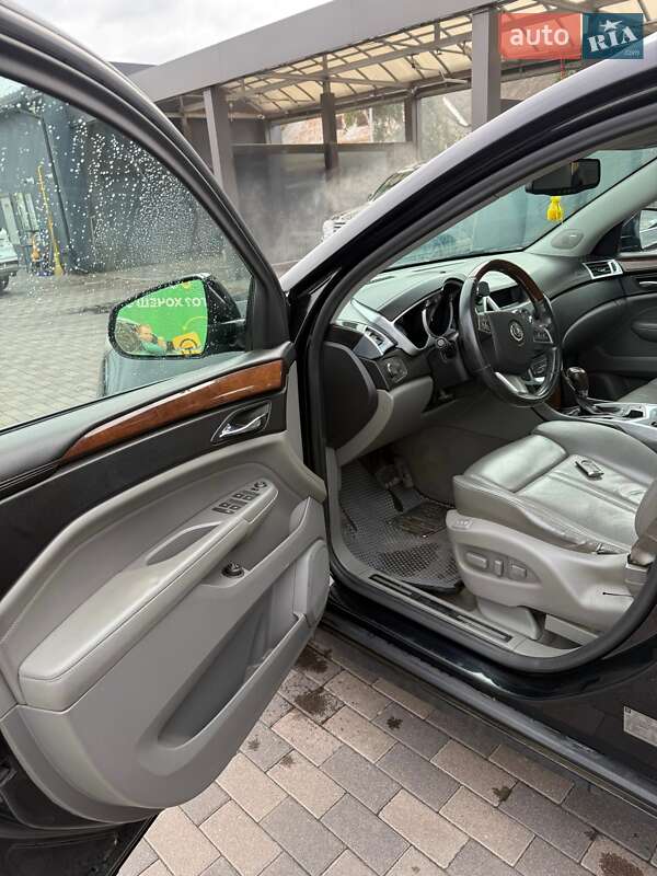 Позашляховик / Кросовер Cadillac SRX 2011 в Лубнах