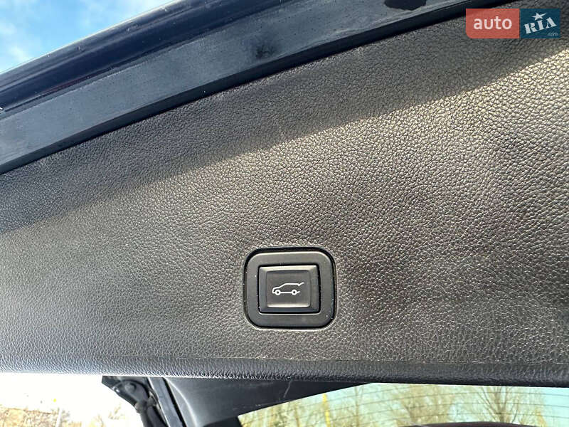 Универсал Cadillac SRX 2012 в Киеве