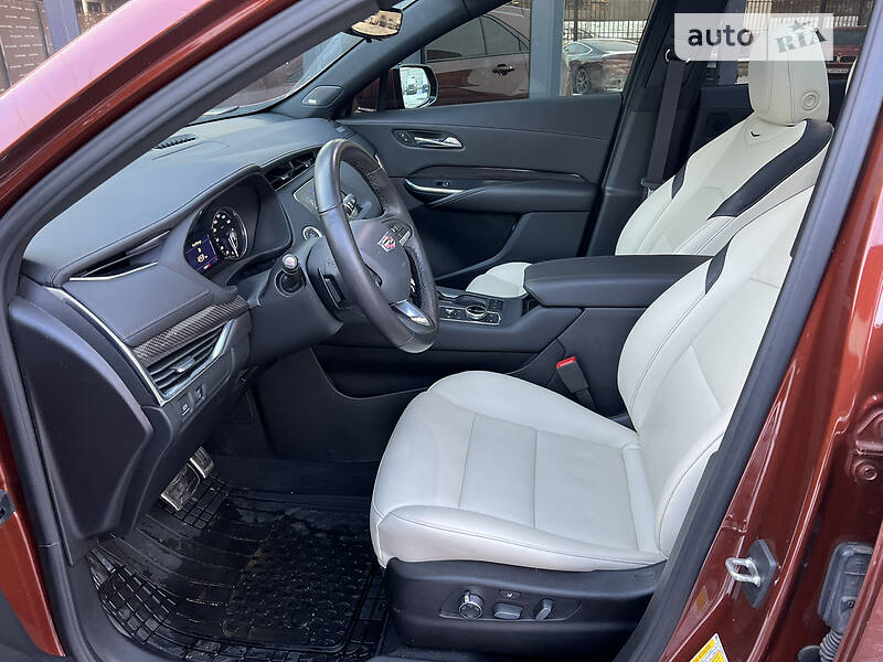 Внедорожник / Кроссовер Cadillac XT4 2021 в Киеве