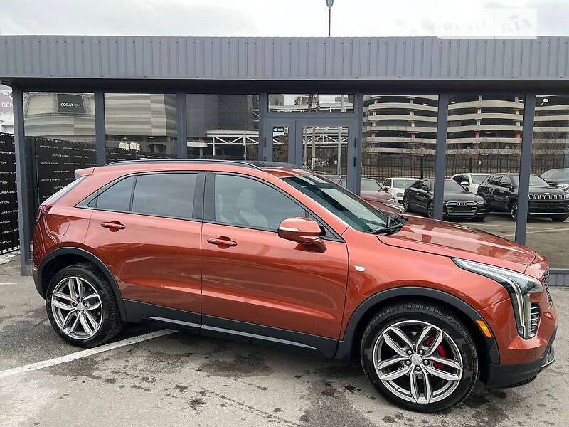 Внедорожник / Кроссовер Cadillac XT4 2021 в Киеве