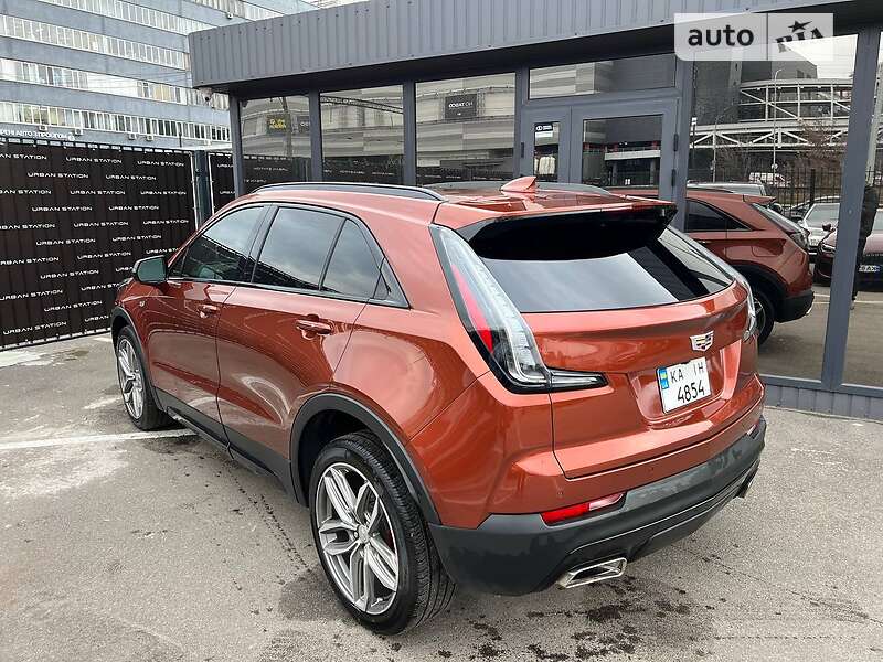 Внедорожник / Кроссовер Cadillac XT4 2021 в Киеве