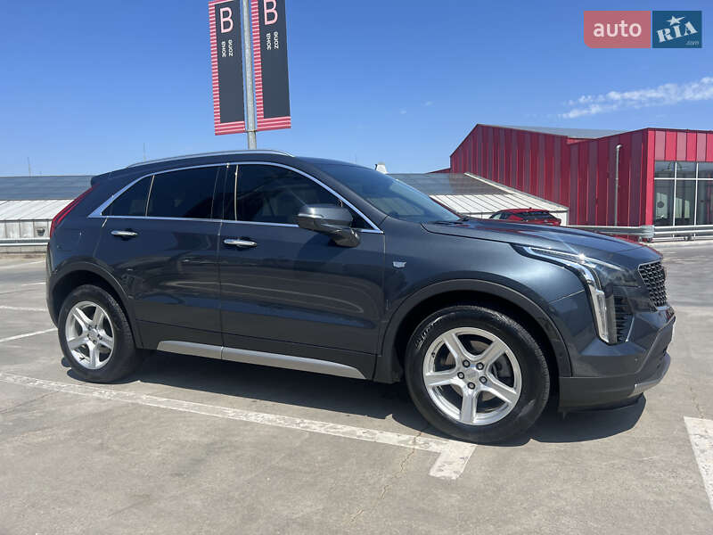 Внедорожник / Кроссовер Cadillac XT4 2018 в Киеве