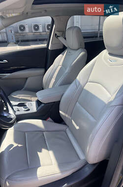 Внедорожник / Кроссовер Cadillac XT4 2018 в 