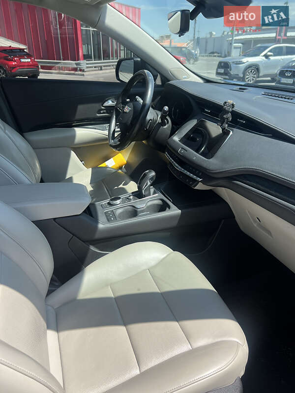 Внедорожник / Кроссовер Cadillac XT4 2018 в Киеве