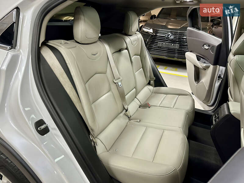 Позашляховик / Кросовер Cadillac XT4 2022 в Києві