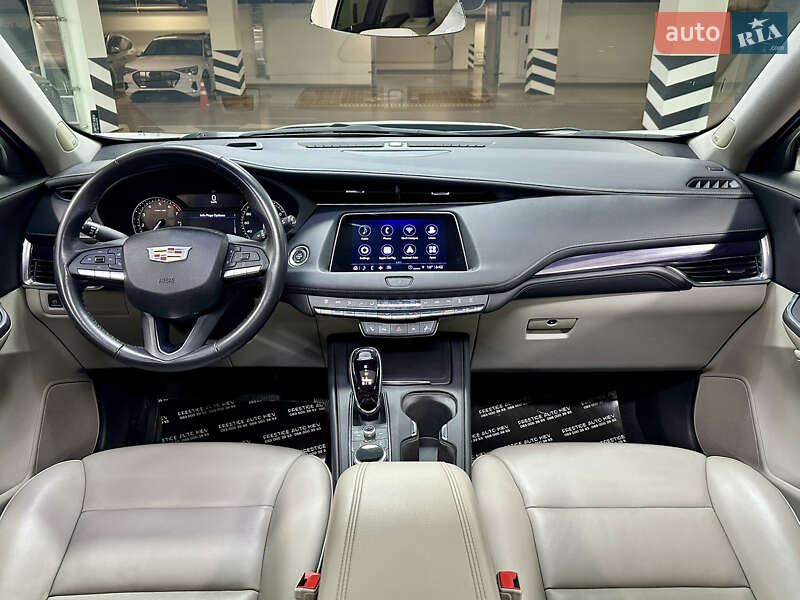 Внедорожник / Кроссовер Cadillac XT4 2022 в Киеве