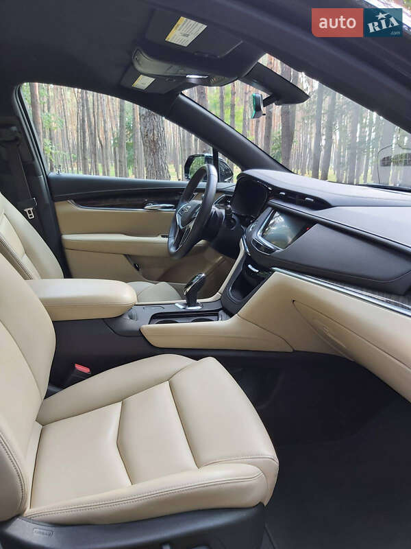 Внедорожник / Кроссовер Cadillac XT5 2016 в Житомире