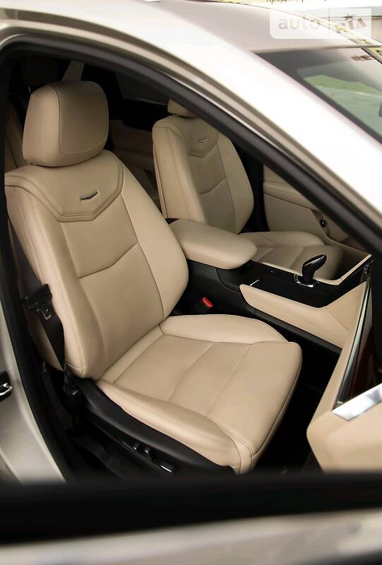 Внедорожник / Кроссовер Cadillac XT5 2016 в Киеве