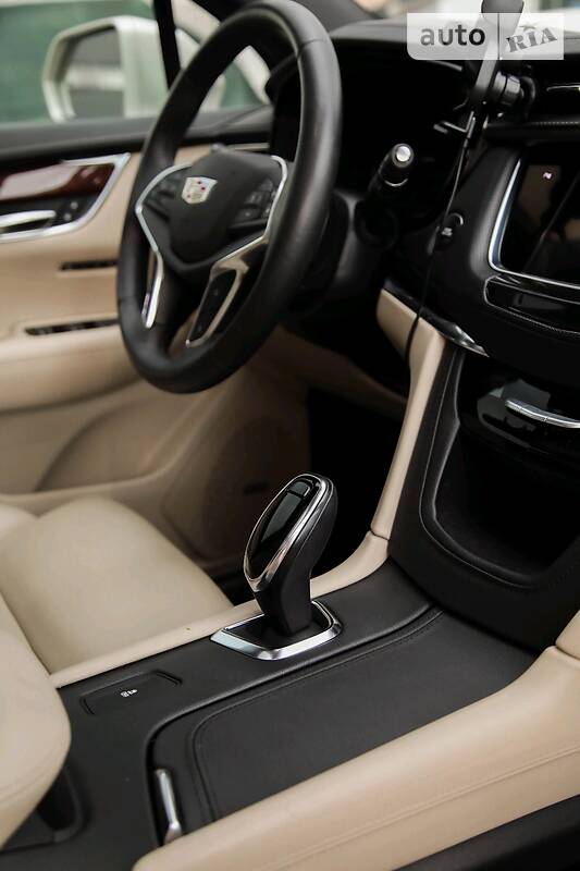 Внедорожник / Кроссовер Cadillac XT5 2016 в Киеве