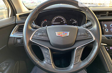 Внедорожник / Кроссовер Cadillac XT5 2018 в 