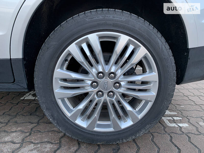 Внедорожник / Кроссовер Cadillac XT5 2018 в Киеве