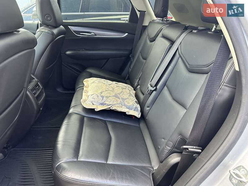 Внедорожник / Кроссовер Cadillac XT5 2017 в Киеве