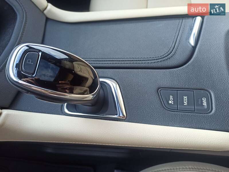 Внедорожник / Кроссовер Cadillac XT5 2016 в Киеве фото 2 Внедорожник / Кроссовер Cadillac XT5 2016 в Киеве