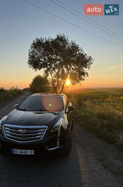 Внедорожник / Кроссовер Cadillac XT5 2018 в 