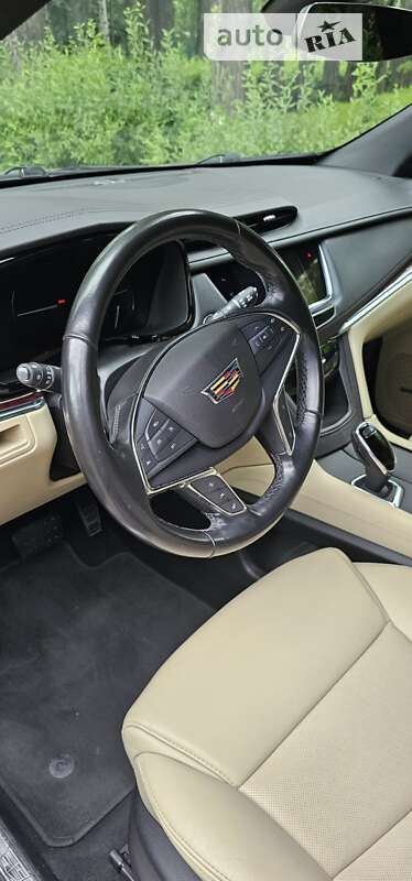 Внедорожник / Кроссовер Cadillac XT5 2018 в Киеве