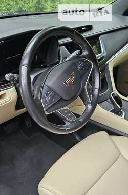 Внедорожник / Кроссовер Cadillac XT5 2018 в 