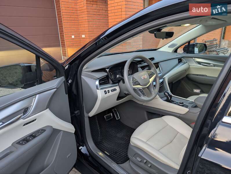 Внедорожник / Кроссовер Cadillac XT5 2021 в Луцке