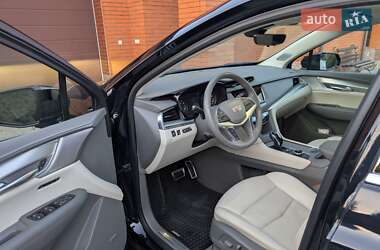 Внедорожник / Кроссовер Cadillac XT5 2021 в 