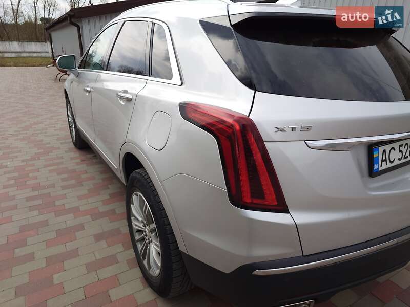 Внедорожник / Кроссовер Cadillac XT5 2017 в Луцке