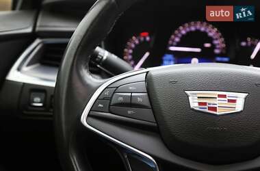 Внедорожник / Кроссовер Cadillac XT5 2017 в 