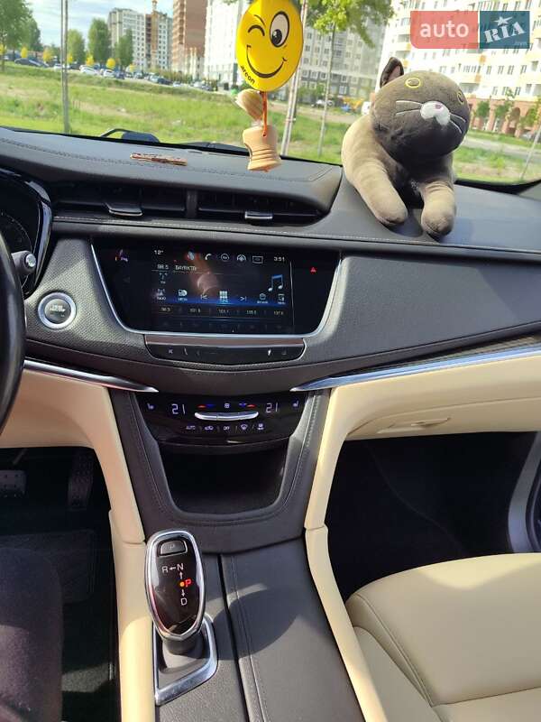 Внедорожник / Кроссовер Cadillac XT5 2018 в Киеве