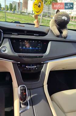 Внедорожник / Кроссовер Cadillac XT5 2018 в 