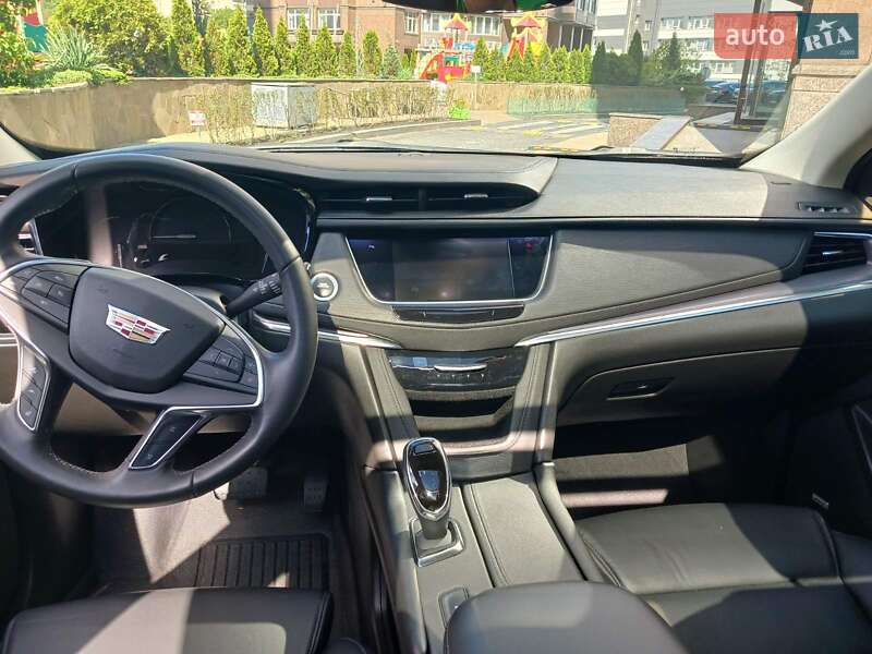 Внедорожник / Кроссовер Cadillac XT5 2017 в Киеве