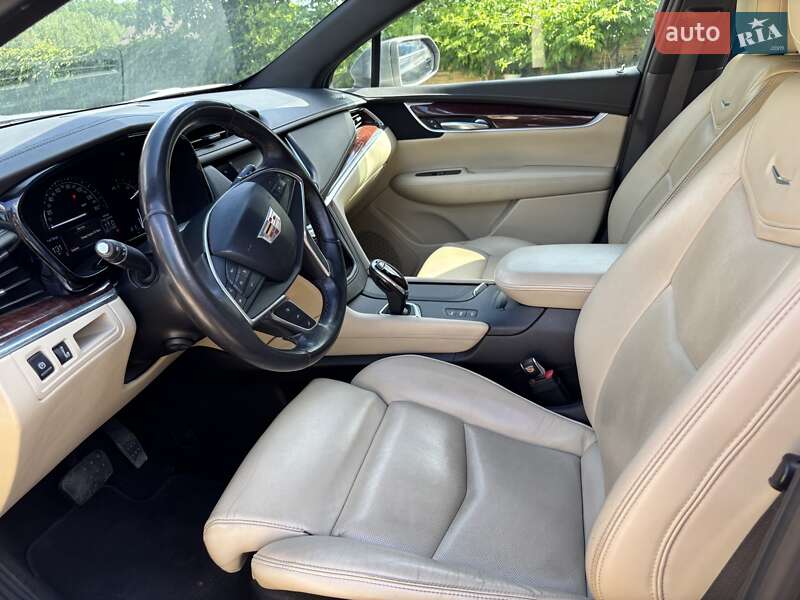 Внедорожник / Кроссовер Cadillac XT5 2017 в Житомире