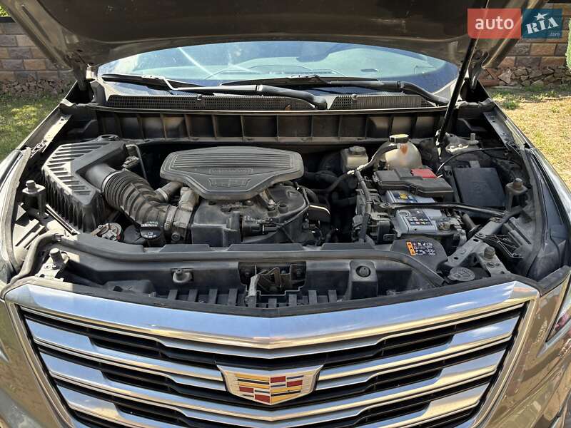 Внедорожник / Кроссовер Cadillac XT5 2017 в Житомире