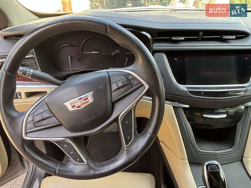 Внедорожник / Кроссовер Cadillac XT5 2017 в Житомире