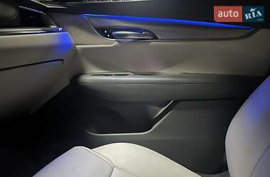 Внедорожник / Кроссовер Cadillac XT5 2018 в 