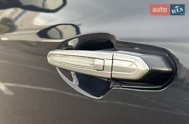 Внедорожник / Кроссовер Cadillac XT5 2018 в 