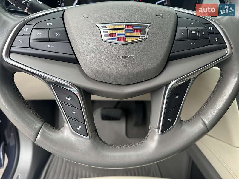 Позашляховик / Кросовер Cadillac XT5 2018 в Києві