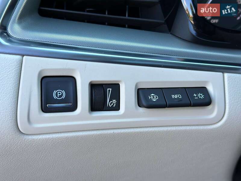 Позашляховик / Кросовер Cadillac XT5 2021 в Луцьку