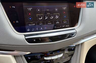 Внедорожник / Кроссовер Cadillac XT5 2021 в 