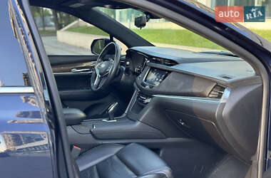 Внедорожник / Кроссовер Cadillac XT5 2017 в 