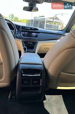 Внедорожник / Кроссовер Cadillac XT5 2017 в 