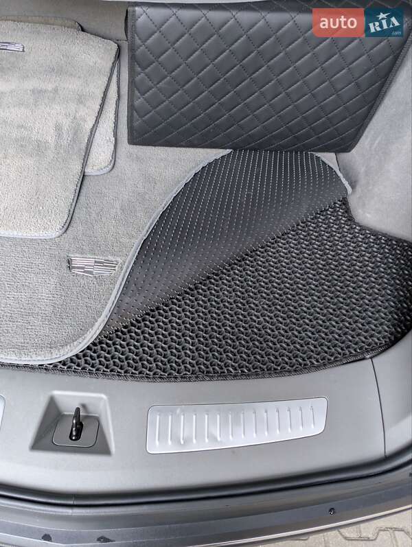 Внедорожник / Кроссовер Cadillac XT5 2021 в Луцке