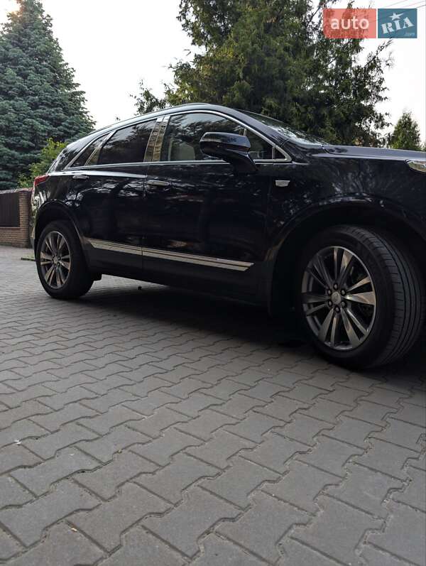 Внедорожник / Кроссовер Cadillac XT5 2021 в Луцке