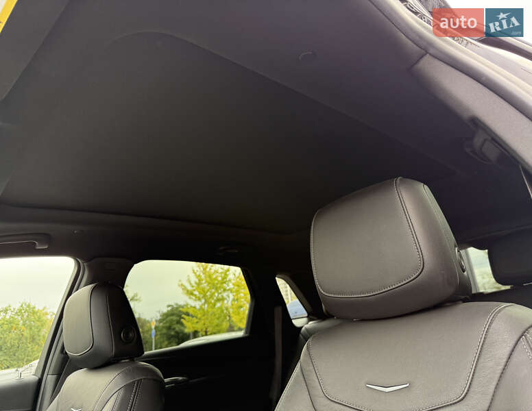 Внедорожник / Кроссовер Cadillac XT5 2021 в Киеве
