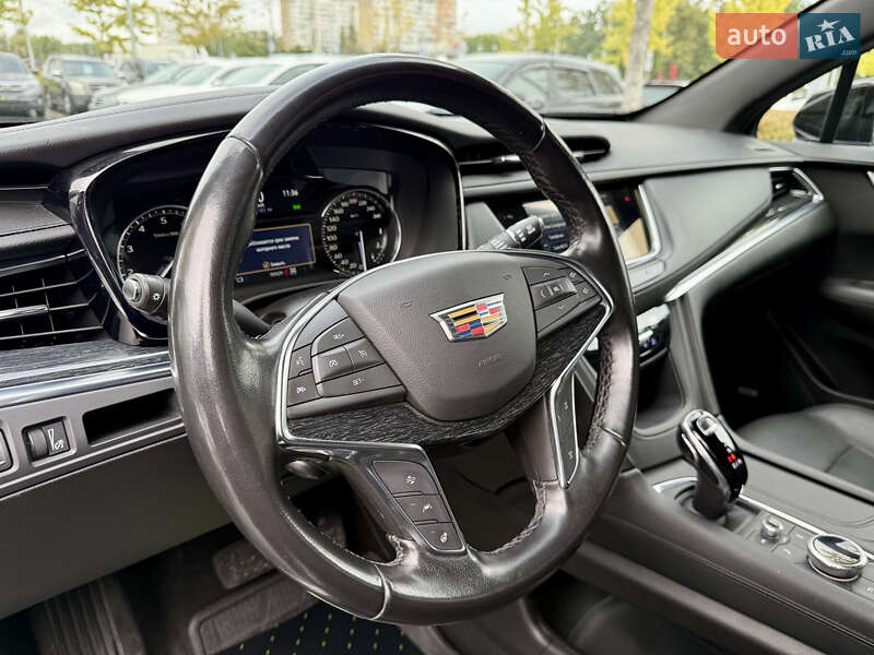 Внедорожник / Кроссовер Cadillac XT5 2021 в Киеве