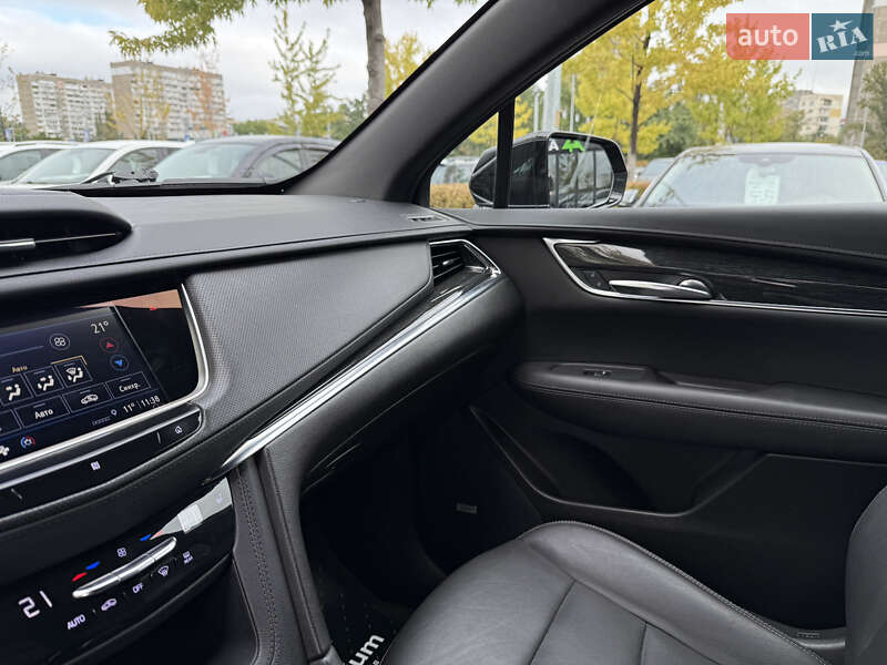Внедорожник / Кроссовер Cadillac XT5 2021 в Киеве