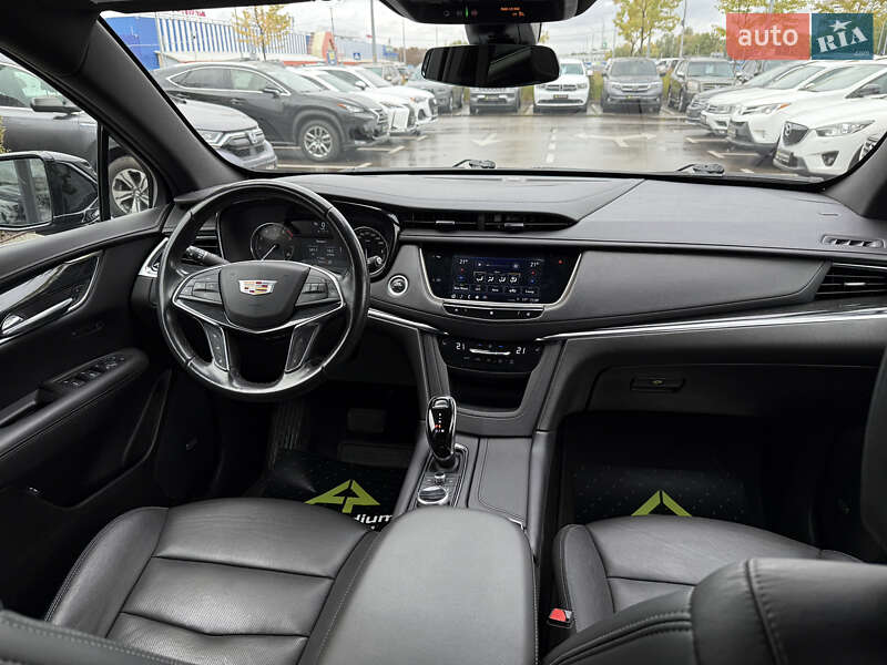 Внедорожник / Кроссовер Cadillac XT5 2021 в Киеве